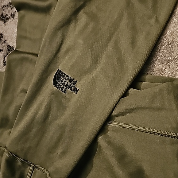 The North Face Mens long sleeve medium - Picture 5 of 5